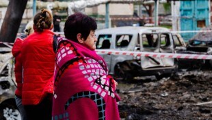 Wilde Zerstörungen nach einem russischen Drohnenangriff in Dnipro, Ukraine (Bild: AFP/HANDOUT)