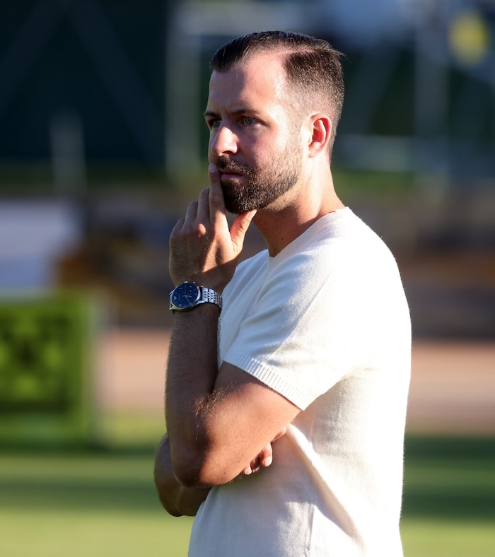 Der Routinier unterstützt das Trainerteam von Chefcoach Andreas Scherer (Bild).