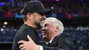 Beerbt Jürgen Klopp (links) Carlo Ancelotti als Trainer von Real Madrid?