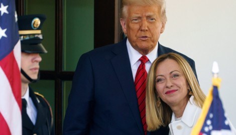 Meloni verhandelt im Namen der EU (Bild: EPA/WILL OLIVER)