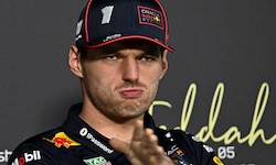 Max Verstappen hat sich amüsiert über die Wechsel-Spekulationen gezeigt. 