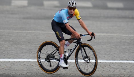 Der zweifache Olympiasieger und Weltmeister Remco Evenepoel kehrt am Freitag nach seinem schweren Unfall im vergangenen Dezember beim „Pfeil von Brabant“ zurück. (Bild: AP/ASSOCIATED PRESS)