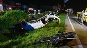 Das Auto kam am Dach zum Liegen.