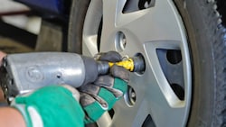 Schneit es oder liegt Matsch auf der Straße, müssen Autos wieder mit Winterreifen fahren ...