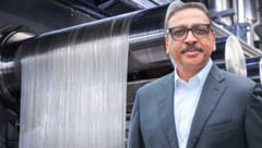 Rohit Aggarwal (Bild) setzt als Lenzing-Chef das unter Vorgänger Stephan Sielaff eingeschlagene Kostensenkungs- und Effizienzsteigerungs-Programm fort. (Bild: Krone KREATIV/Lenzing AG/Franz Neumayr (2))