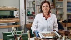 Vor zwei Jahren präsentierte Restauratorin Theresa Zammit Lupi das Mumienbuch der Öffentlichkeit. (Bild: Uni Graz/Kernasenko)