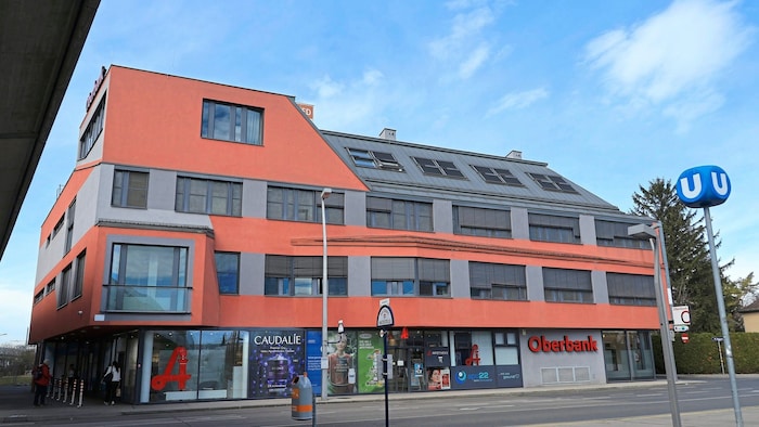 Auch Ärztezentren, wie hier in der Zschokkegasse (o.), entstehen. 