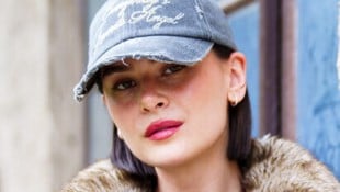 Vom Blondie zum Blacky: Sängerin Mathea meldet sich mit ihrem „Life-Update“ zurück. 