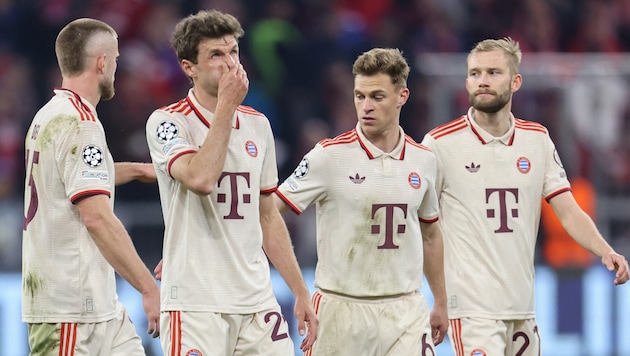 Die Bayern-Kicker kämpfen jetzt gegen eine erneute Saison ohne Titel. (Bild: AFP/APA/Alexandra BEIER)
