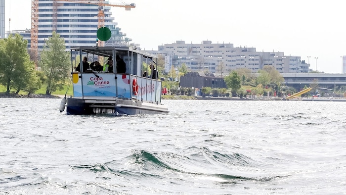Die „Copa Cruise“-Fähre verkehrt umweltfreundlich mit E-Motor zwischen der Copa Beach und der Jedleseer Brücke.