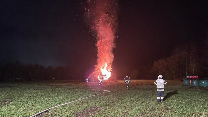 Das Osterfeuer brannte zwei Tage zu früh.