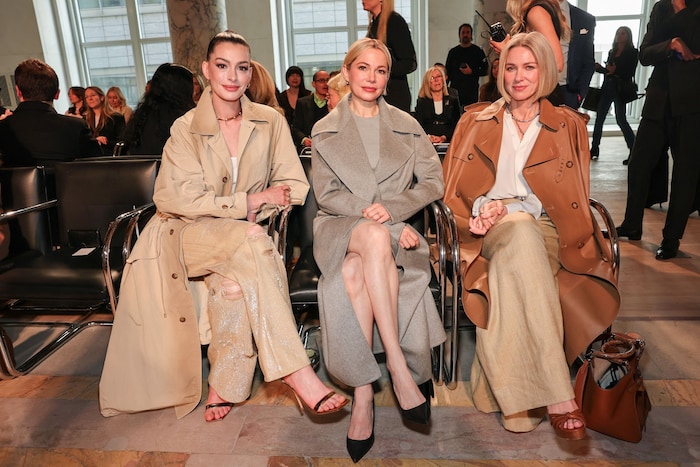 Neben Anne Hathaway waren auch noch Michelle Williams und Naomi Watts bei der Fashion Show von Ralph Lauren zu Gast.