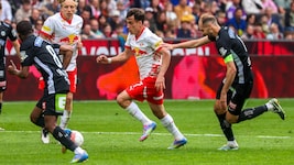 Nicolas Capaldo (M.) und Mads Bidstrup noch im alten Heimtrikot.
