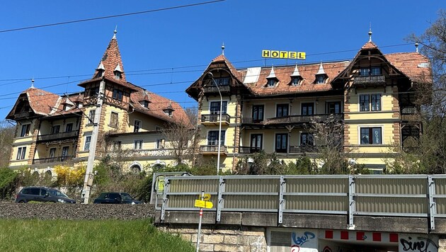 Das prächtige Hotel Wörthersee in der Ostbucht verfällt jetzt rapide.