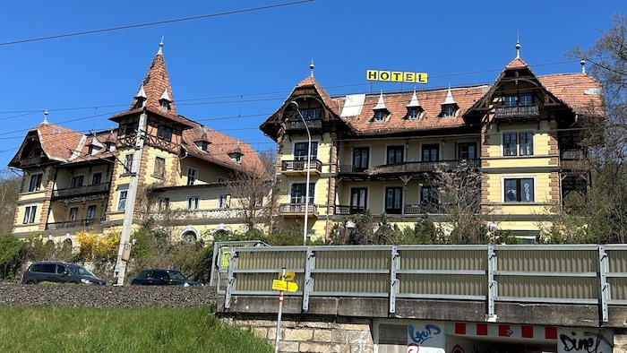 Das 130 Jahre alte Schlosshotel in der Wörthersee-Ostbucht zerfällt zusehends.