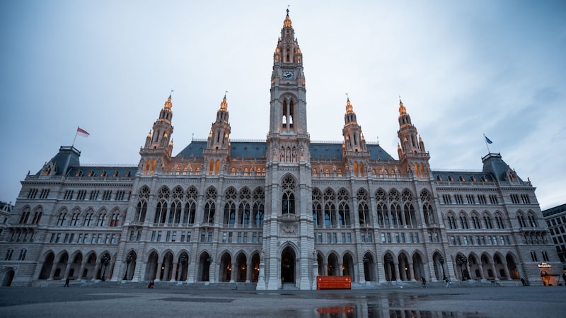 Ein Termin für die konstituierende Sitzung nach der vorgezogenen Wahl am 27. April wurde noch nicht kommuniziert. Sie wird aber voraussichtlich im Juni stattfinden. (Bild: APA/GEORG HOCHMUTH, Krone KREATIV)