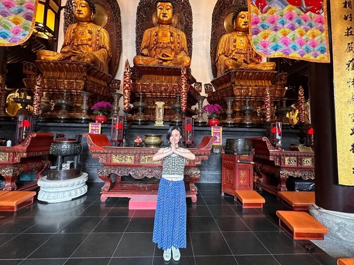 Liu Jia spielt Reiseführerin in China.
