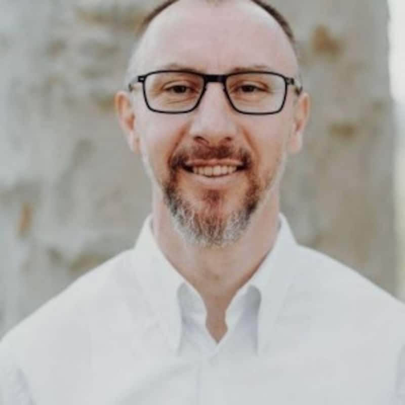 Sam John Regener ist der Erfinder dieser genialen Spielhäuser. (Bild: ZVG KuWih)
