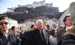 Erzbischof Lackner hat das Ohr bei den Menschen in Salzburg: Zu Ostern erreicht die Kirche ...