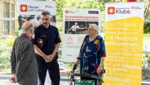 Die enge Kooperation mit der Polizei soll Bewohnern und Besuchern mehr Sicherheit und auch mehr ...