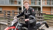 Florian interessiert sich sehr für Autos und für Motorräder. Sein Traumberuf: Kfz-Mechaniker. Er ...