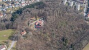 Nach jahrelangem Hickhack wird die Straße auf einer Länge von rund zwei Kilometern nun saniert.
