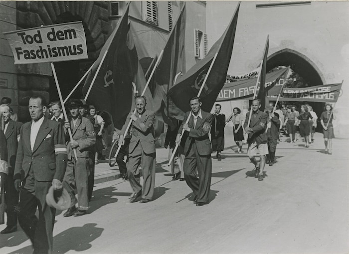 Am 23. Juni 1945 kamen Zigtausende Grazerinnen und Grazer zu einer anti- faschistischen ...