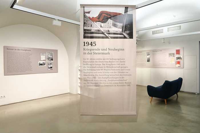 Heimo Halbrainer und Heribert Macher-Kroisenbrunner haben die Ausstellung im Museum für ...