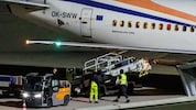 Ein Flugzeug mit Afghaninnen und Afghanen in Leipzig (Archivbild)