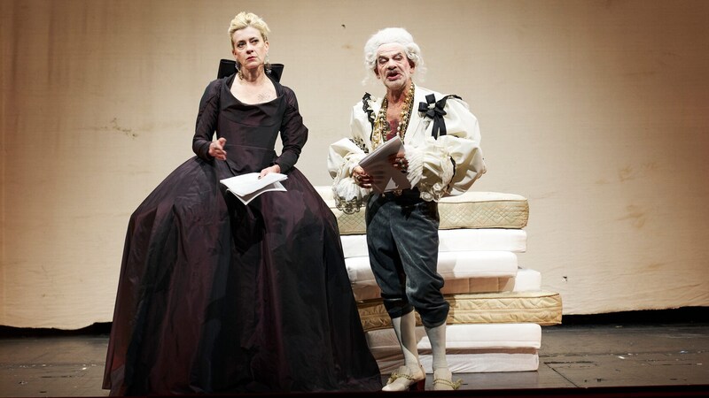 „Gefährliche Liebschaften“ als szenische Lesung mit Caroline Peters und Martin Wuttke (Bild: Burgtheater/Tommy Hetzel)
