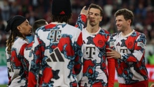 Leon Goretzka (2.v.r.) muss gegen Heidenheim zusehen. (Bild: AFP/APA/Alexandra BEIER)