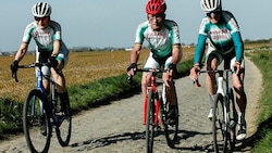 Auf der Kopfstein-Piste: Roswitha Hense-Simenko, Herbert Lackner und Alfred Lechnitz (von ...