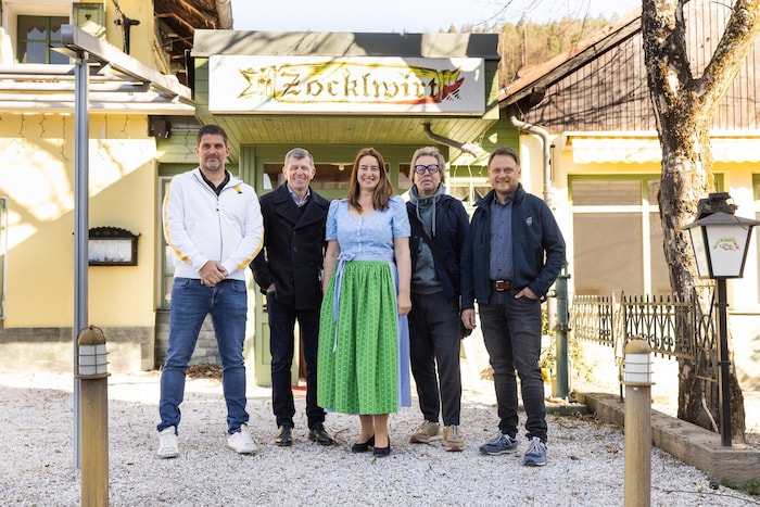 Gastronom Jürgen Halwachs, Baukoordinator Johann Rader, Bürgermeisterin Silvia Häusl-Benz, ...