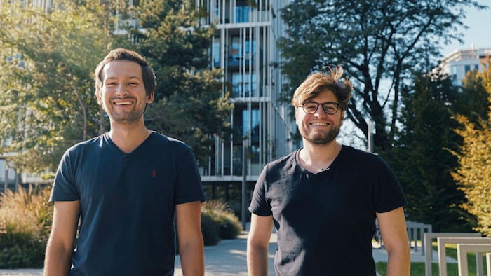 Die beiden Gründer Dima Rubanov und Matthias Neumayer haben den Chatbot entwickelt. FragDiePartei.at bietet eine moderne, niederschwellige Lösung für alle, die fundierte und verständliche Wahlentscheidungen treffen wollen.