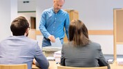 Informiert zur Wahl schreiten dank KI.