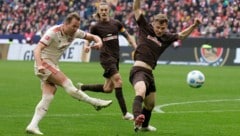 David Nemeth (re.) wirft für St. Pauli alles rein. (Bild: EPA/RONALD WITTEK)