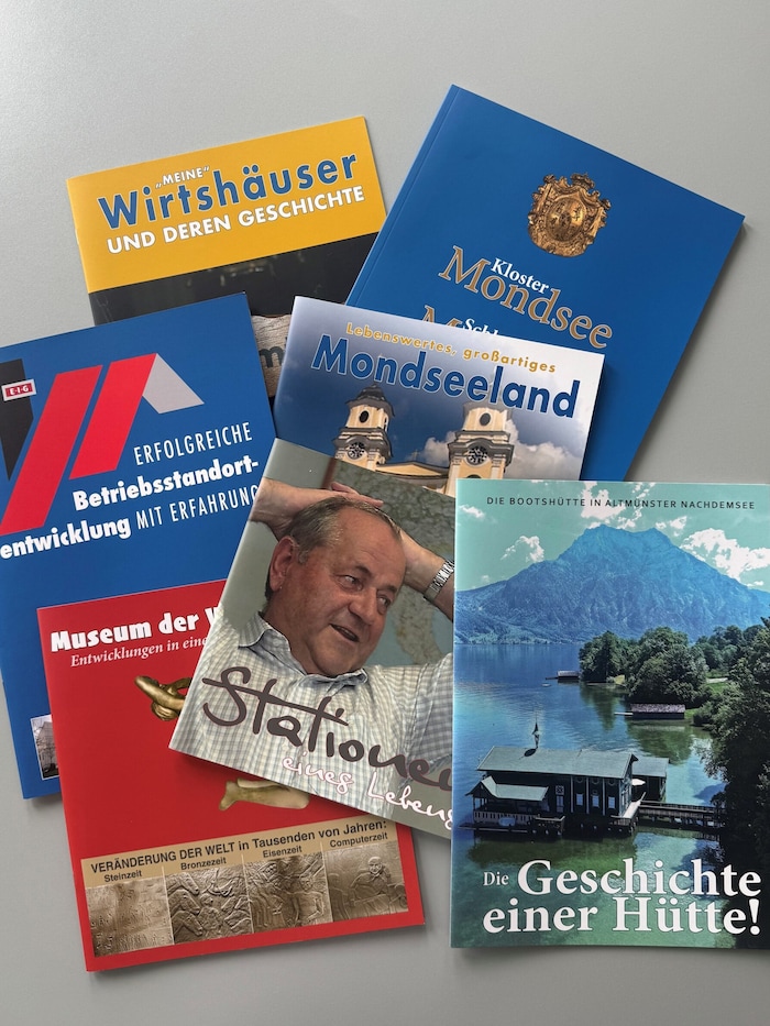 Was Hans Asamer bewegte und etwas bedeutete, schrieb er in Broschüren nieder. Etwa, wer in seiner Bootshütte am Traunsee ein- und ausging.