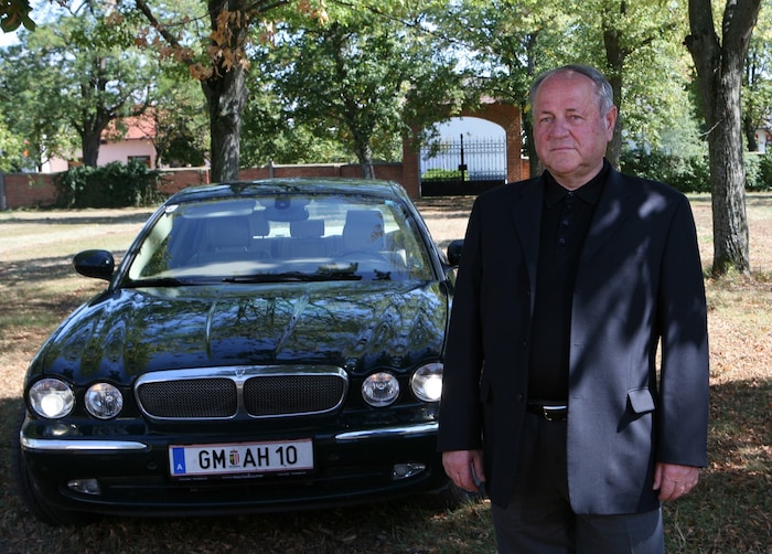 Unterwegs mit dem Jaguar. „AH“ steht in diesem Fall Asamer-Hufnagl. 