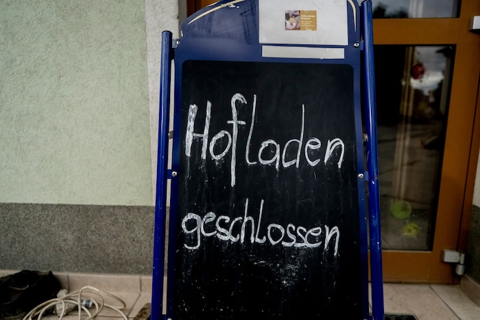 Im Hofladen herrschte täglich Hochbetrieb. Kunden und Nahversorger weinten bittere Tränen. 