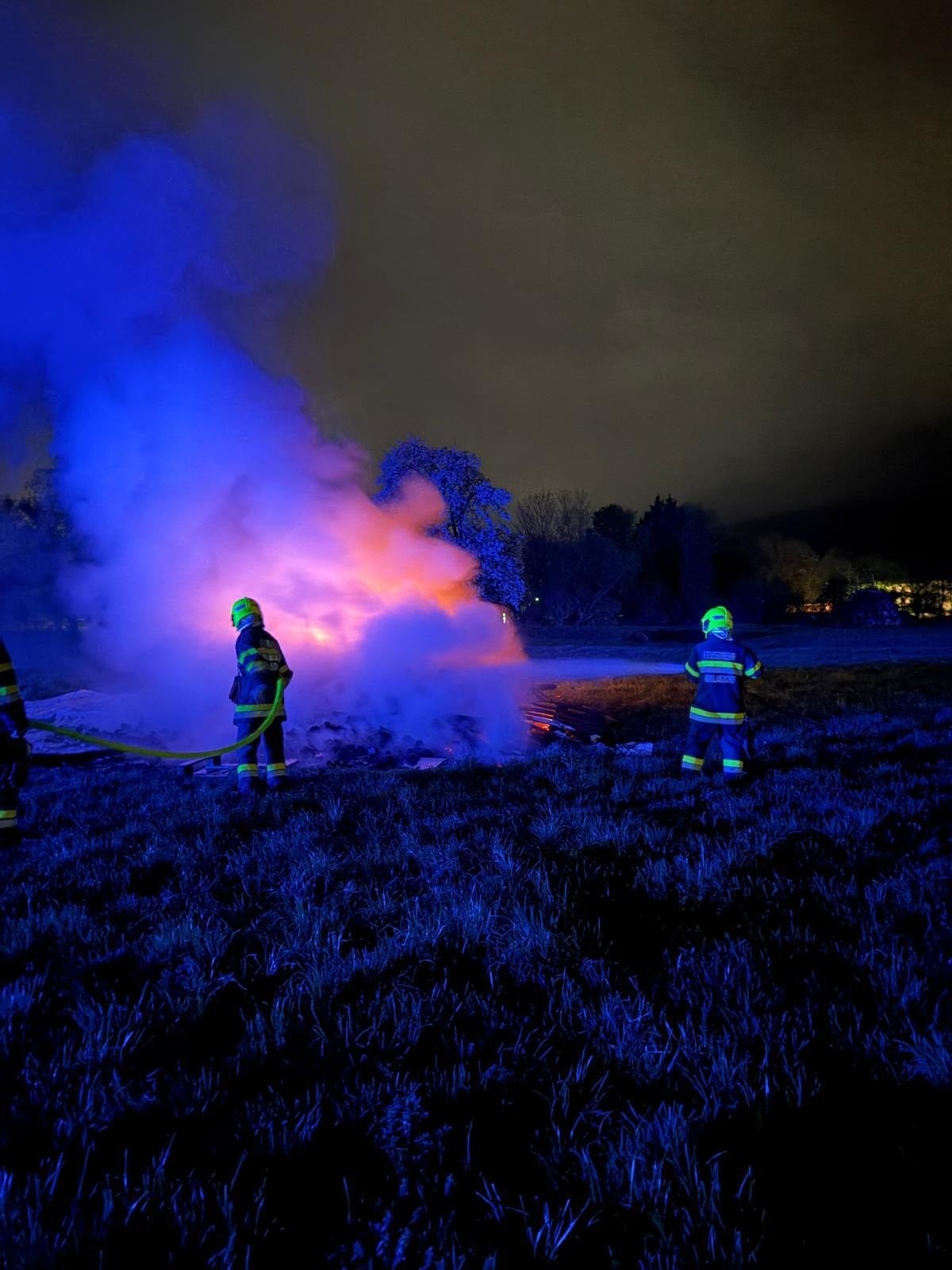 Auch in Niklasdorf kam es zu einer verfrühten Entzündung eines Osterfeuers. (Bild: Freiwillige Feuerwehr Niklasdorf) Auch in Niklasdorf kam es zu einer verfrühten Entzündung eines Osterfeuers. (Bild: Freiwillige Feuerwehr Niklasdorf)