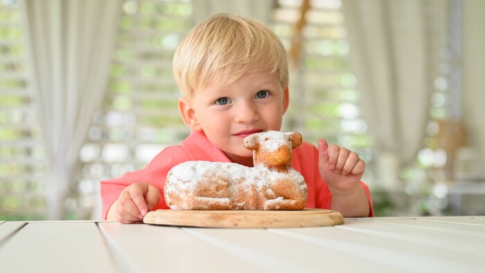 Süßes Osterlamm wird traditionell genossen.