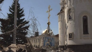 Eine zerstörte Kirche in der Ukraine. (Bild: AFP/ROMAN PILIPEY)