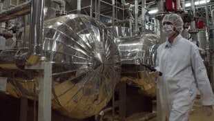 Die iranische Führung verhandelt derzeit mit den USA über das eigene Atomprogramm. (Bild: AP/Vahid Salemi)