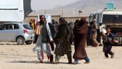 Afghanische Migrantinnen und Migranten in Pakistan (Bild: EPA/QUDRATULLAH RAZWAN)