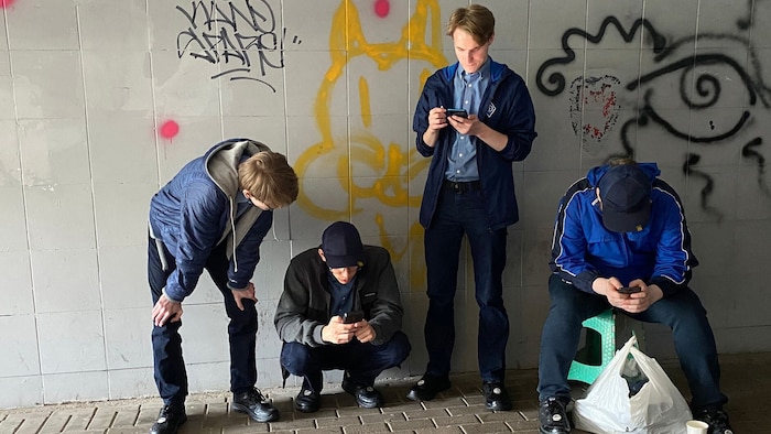 Die Menschen suchten während einer Drohnenattacke Unterschlupf.