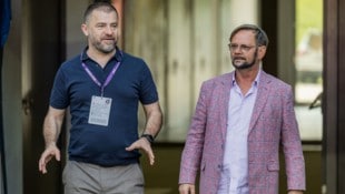 Zuerst noch mit Strafantrag gedroht – nun reicht Helmut Kaltenegger (re.) dem Austria-Chef ...