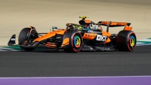 Lando Norris raste im ersten Training zur Bestzeit.