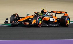 Lando Norris raste im ersten Training zur Bestzeit.