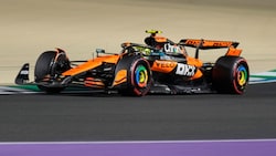 Lando Norris raste im ersten Training zur Bestzeit.
