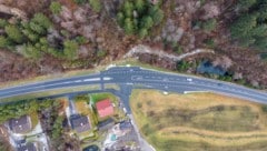 Auf der Felbertauernstraße mussten mehrere Einsatzorganisationen ausrücken. (Bild: Land Tirol/EXPA)